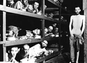 Grupo de judíos en un campo de concentración.